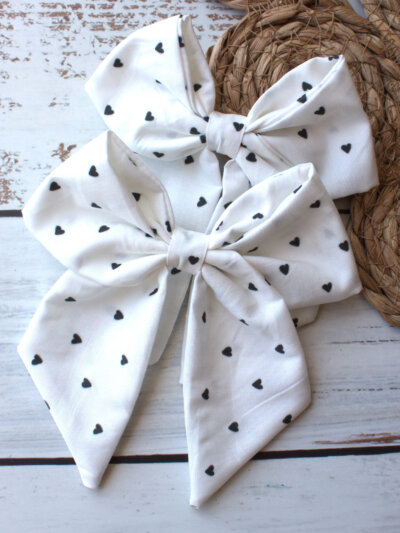 Lazos – Blanco corazones negros