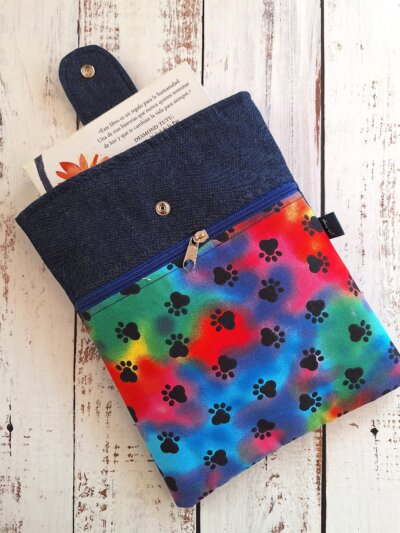 Funda Libro – Patitas colores