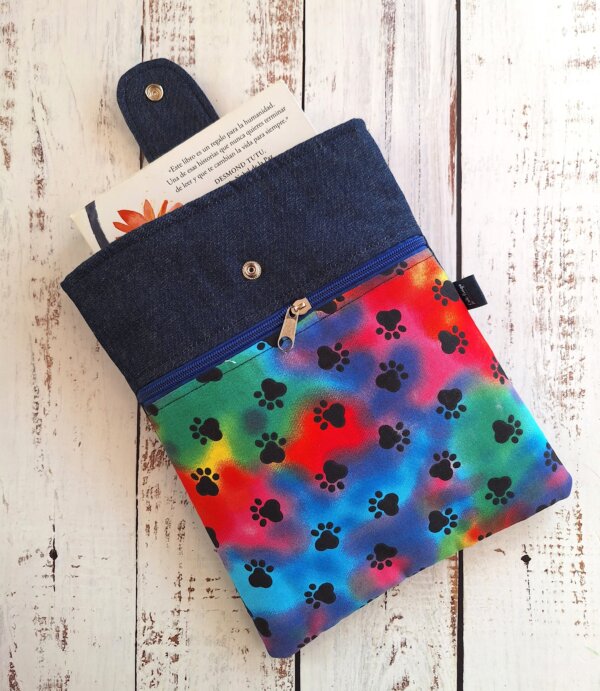 Funda Libro - Patitas colores